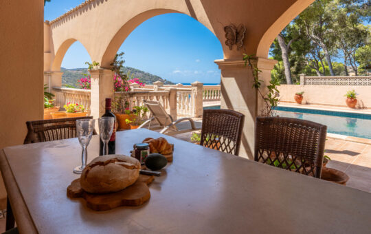 Mediterranean villa with vacation rental license and unique port views - Covered terrace area