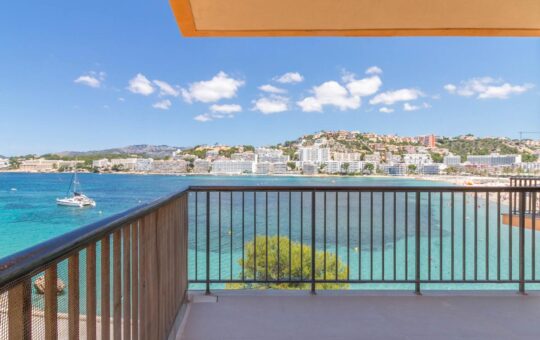 Modern, completely refurbished front line apartment in Santa Ponsa - Covered terrace with sea view
