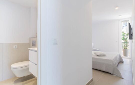 Modern, completely refurbished front line apartment in Santa Ponsa - Bathroom en Suite 1
