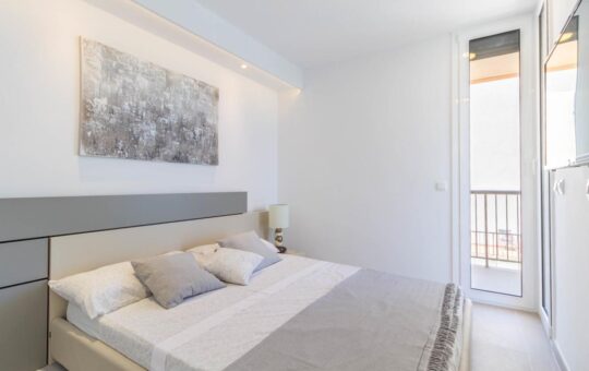 Modern, completely refurbished front line apartment in Santa Ponsa - Bedroom 2