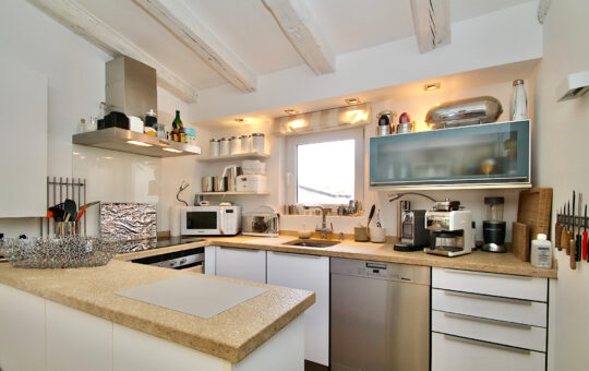 Mediterranean penthouse with beautiful panoramic views in Port Andratx - Open fitted kitchen