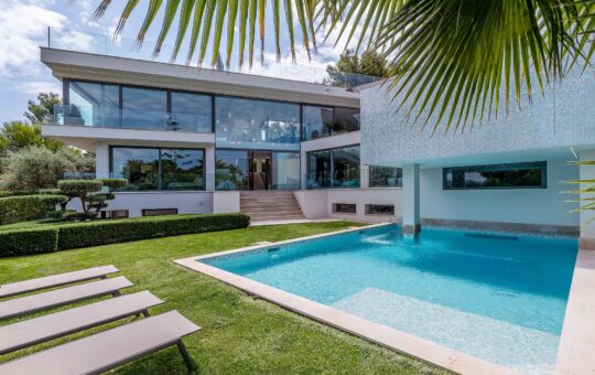 Imponente villa con 3 piscinas en exclusiva zona residencial en Nova Santa Ponsa, Santa Ponsa