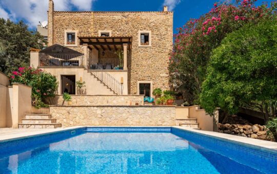 Casa de pueblo estilo finca con gran piscina, Mallorca